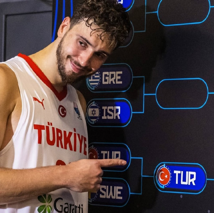 帕金斯称申京存前五中锋潜质!字母直言天空才是极限 火记晒数据力挺