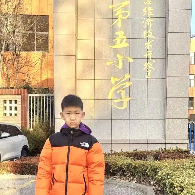 大乐透今日开奖-8岁“小孩哥”曹柏辅:指尖魔方转出全国荣耀|总冠军|金字塔|复原|新区|大神_新浪体育_新浪新闻